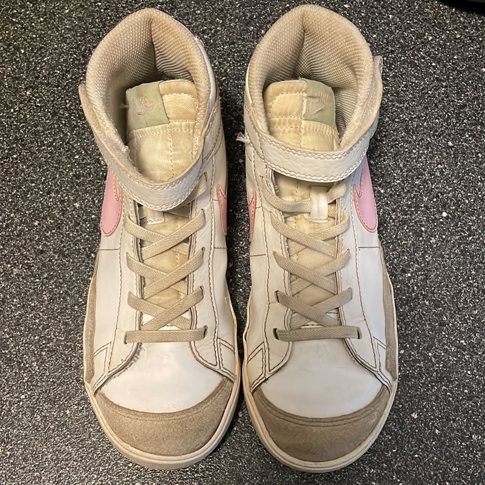 Girls Nike Blazers - Picture 2 of 5